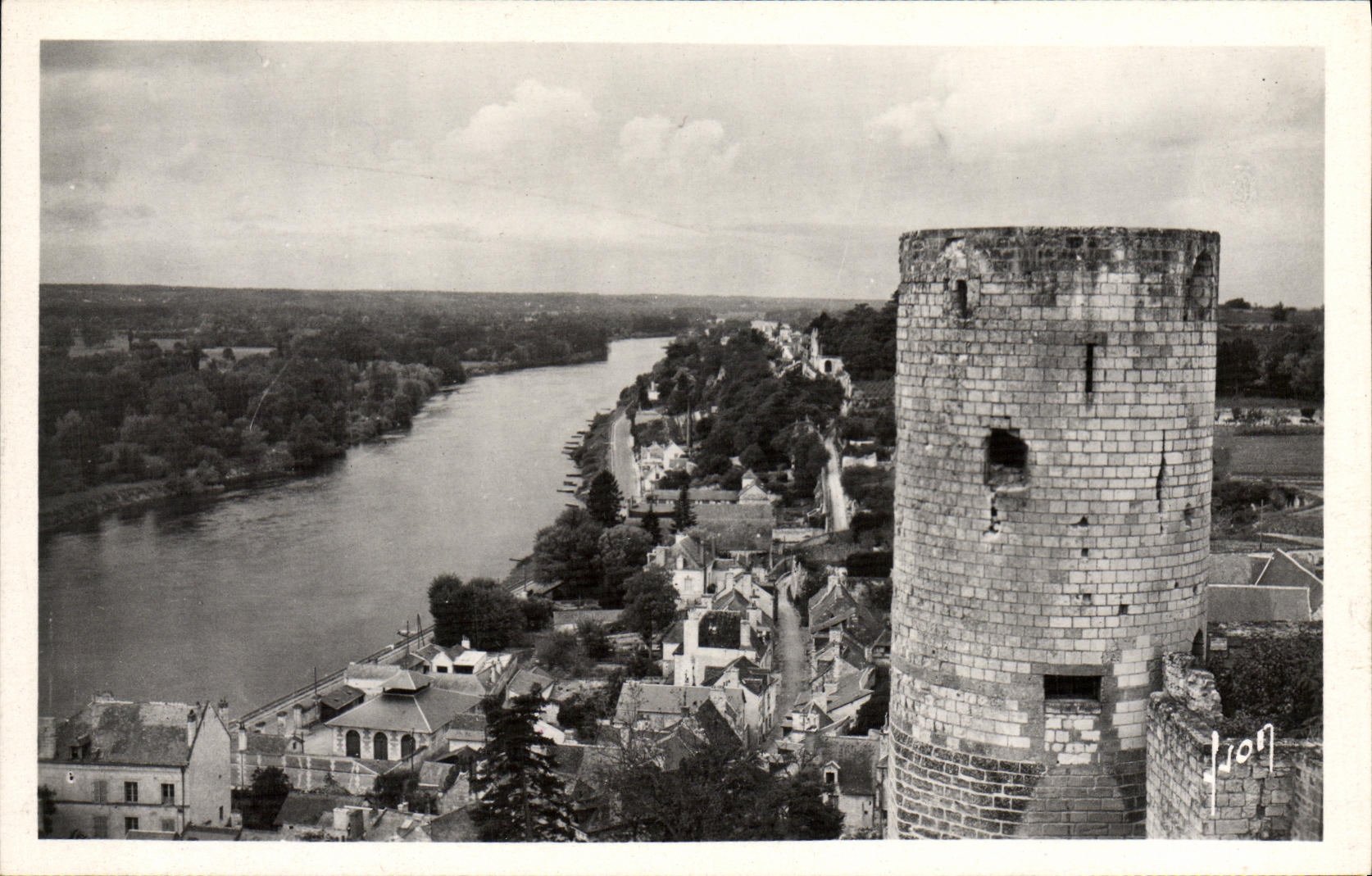 VINTAGE POSTCARD Chinon the Castle Of Vienna