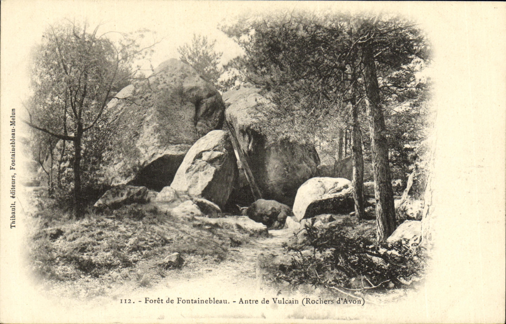 CPA Foret De Fontainebleau Antre de vulcain Rochers d'Avon