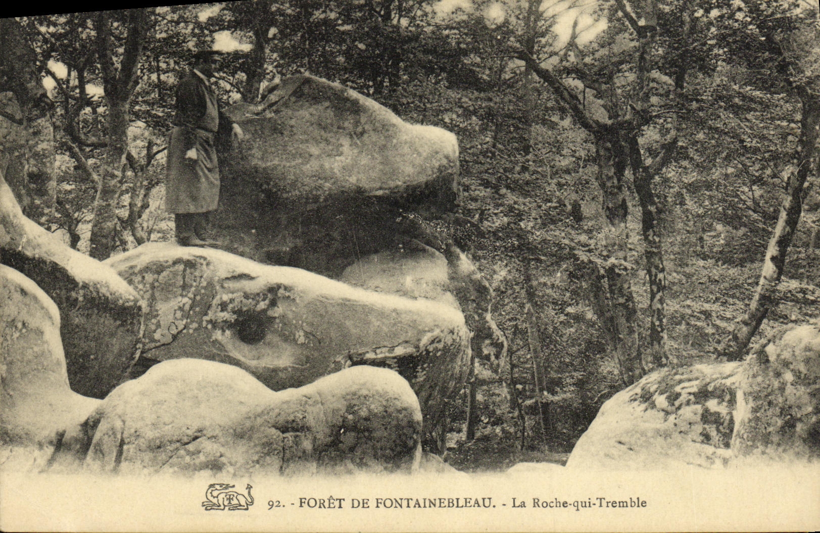 CPA Foret De Fontainebleau La Roche qui tremble