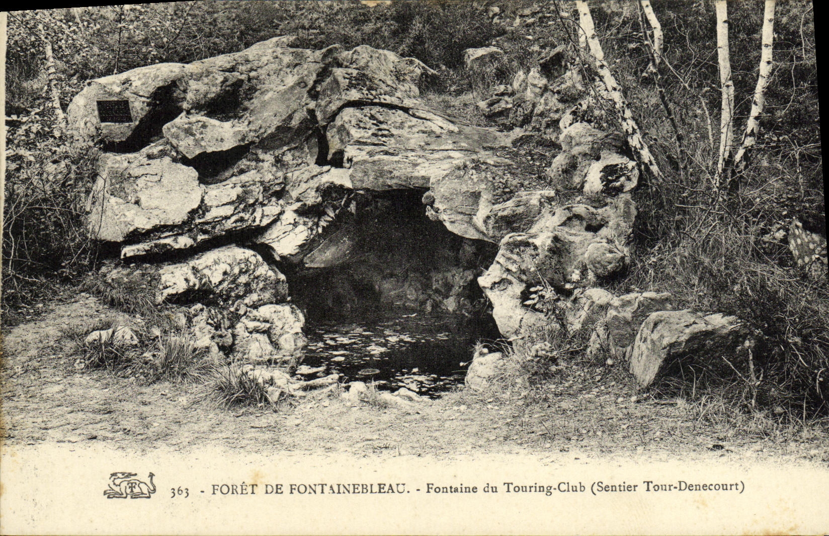 VINTAGE POSTCARD Drill De Fontainebleau Fountain Of Touring Club Path Denecourt Turn
