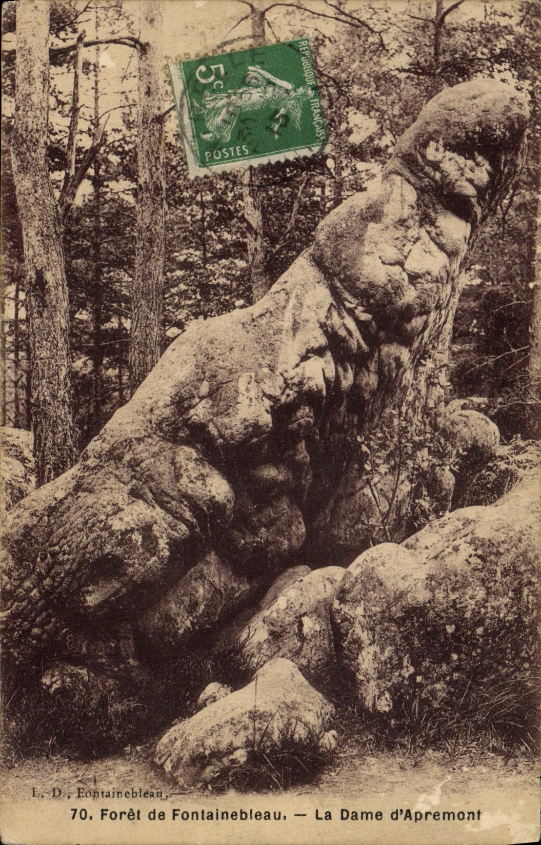 CPA Foret De Fontainebleau La Dame D'Apremont