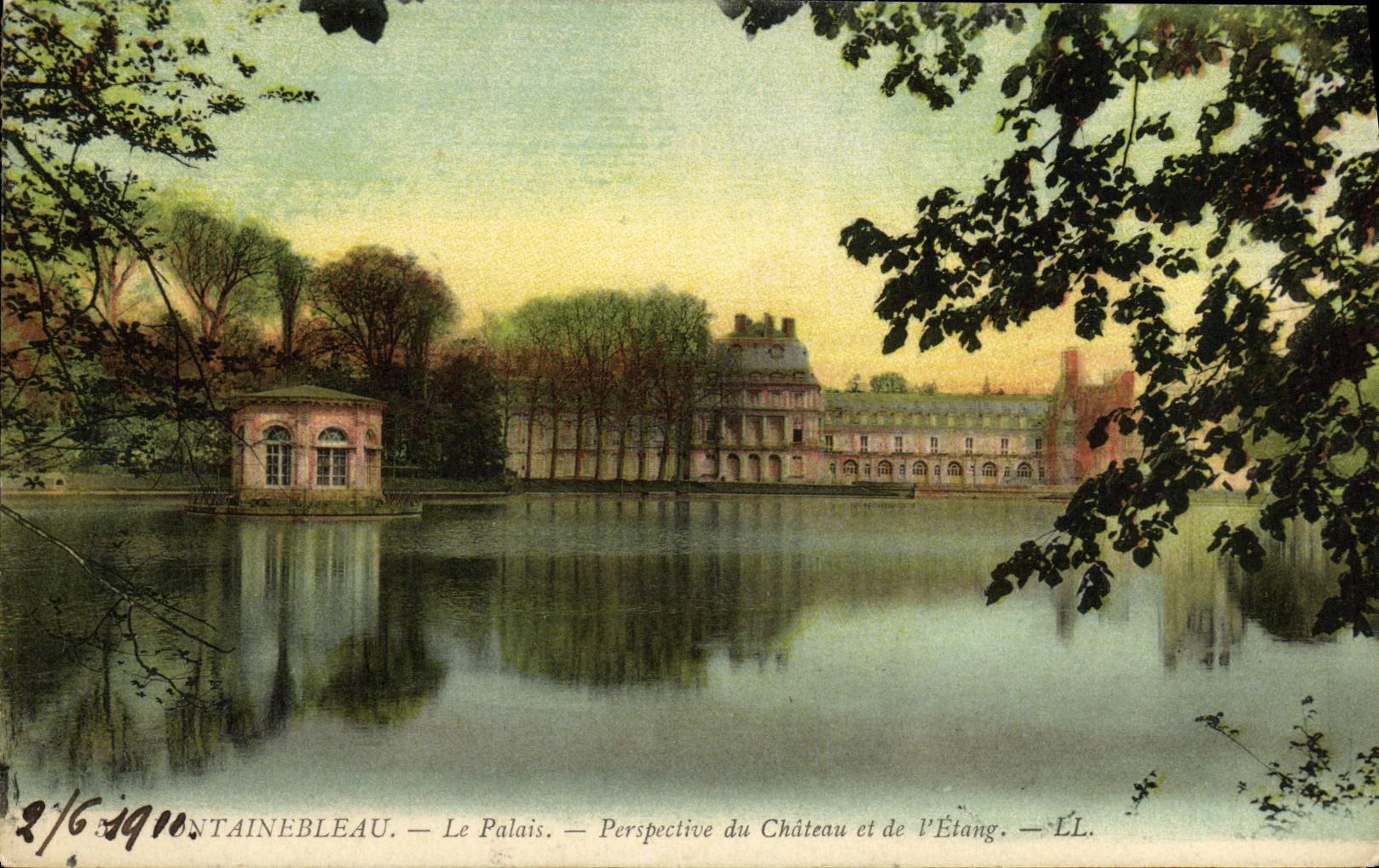 CPA Fontainebleau Le Palais Perspective Du Chateau Et de l'etang