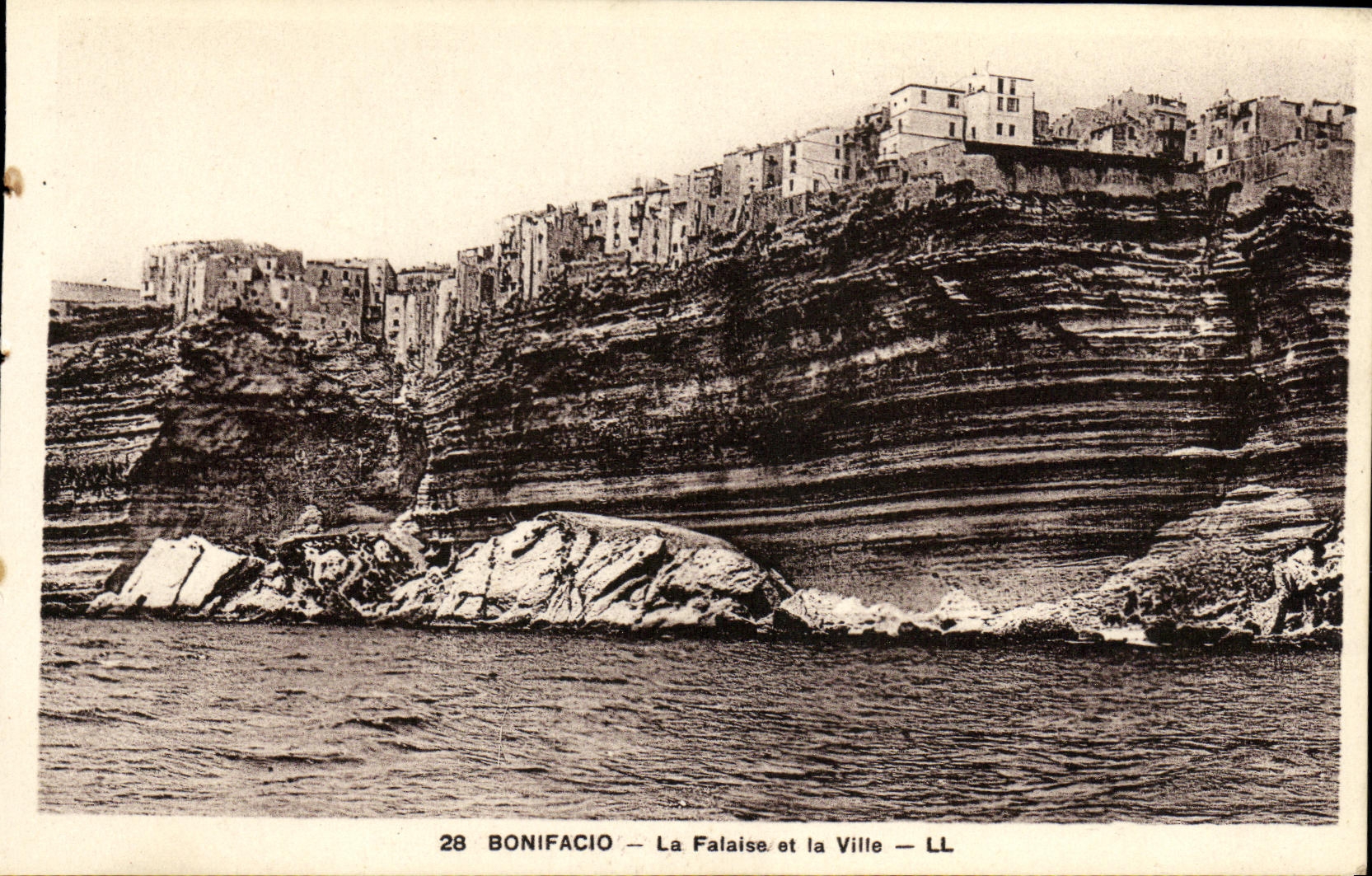 VINTAGE POSTCARD Bonifacio the Cliff and the city