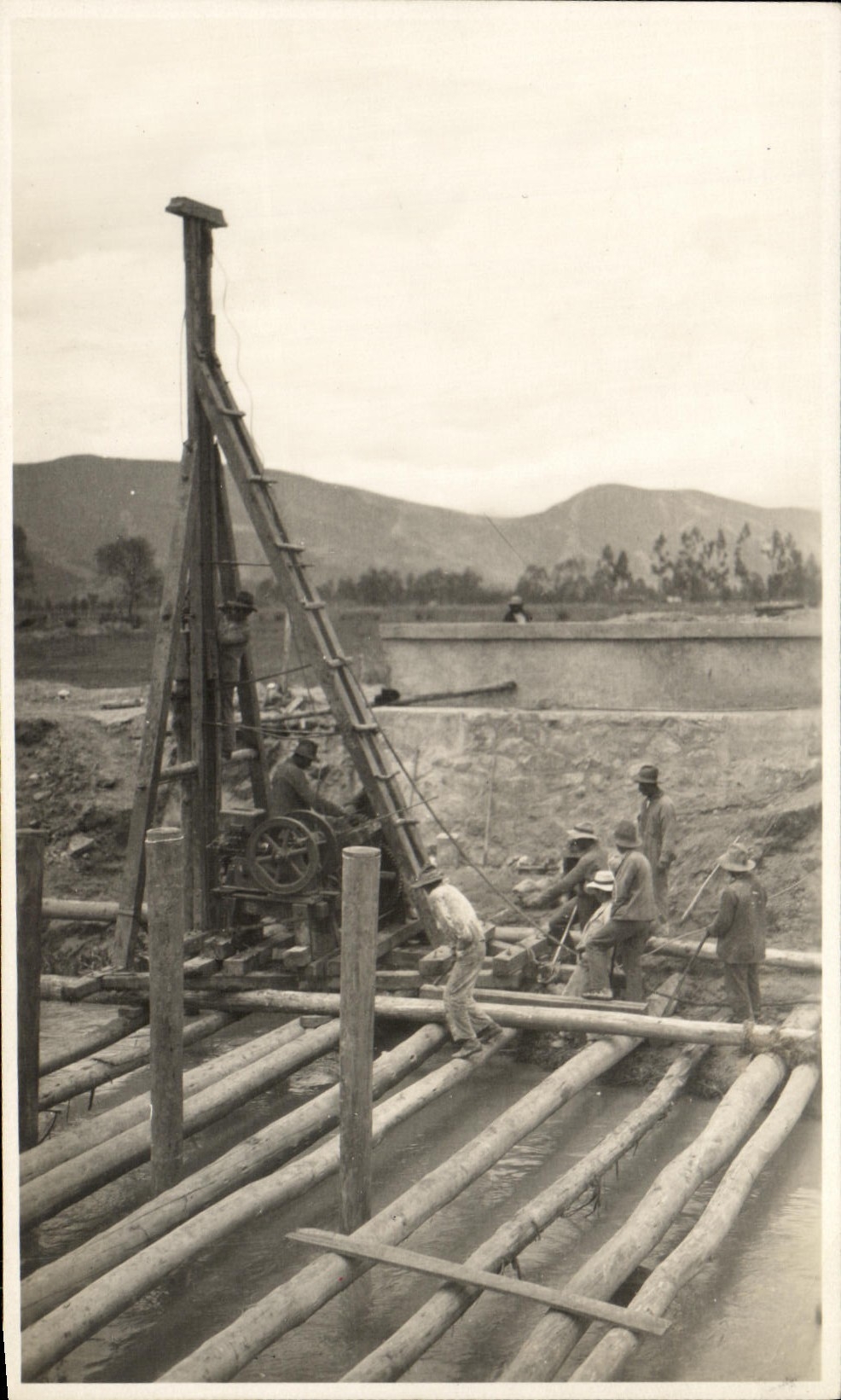Photo Colombie Installation de poteaux telegraphiques Annees 1920 