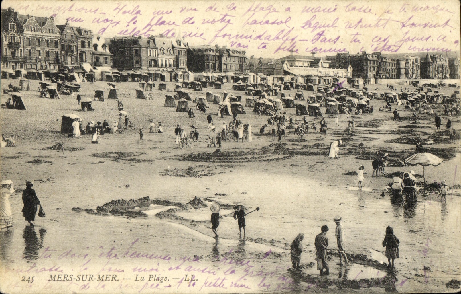 VINTAGE POSTCARD Seas On Sea the beach