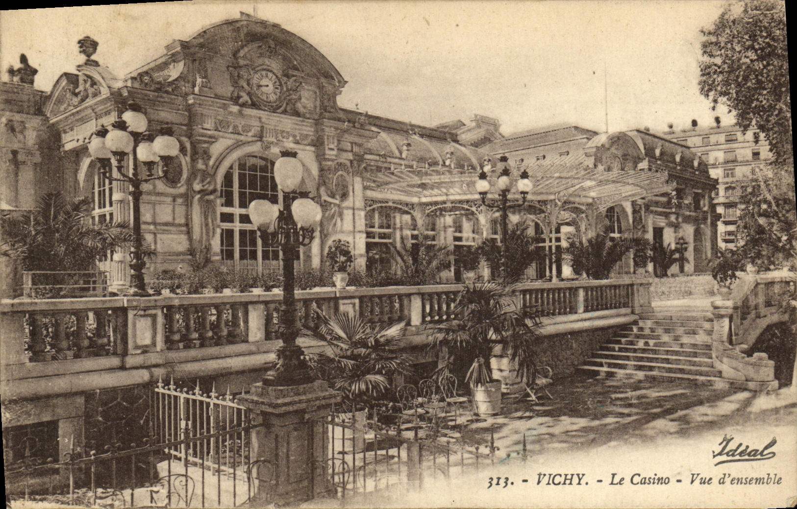 VINTAGE POSTCARD Vichy the casino overall picture