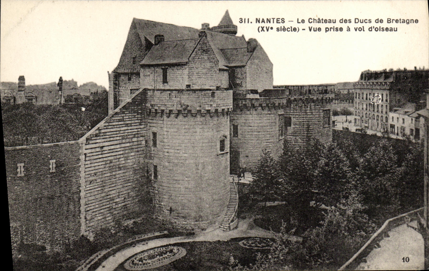 VINTAGE POSTCARD Nantes the castle of the dukes of Brittany