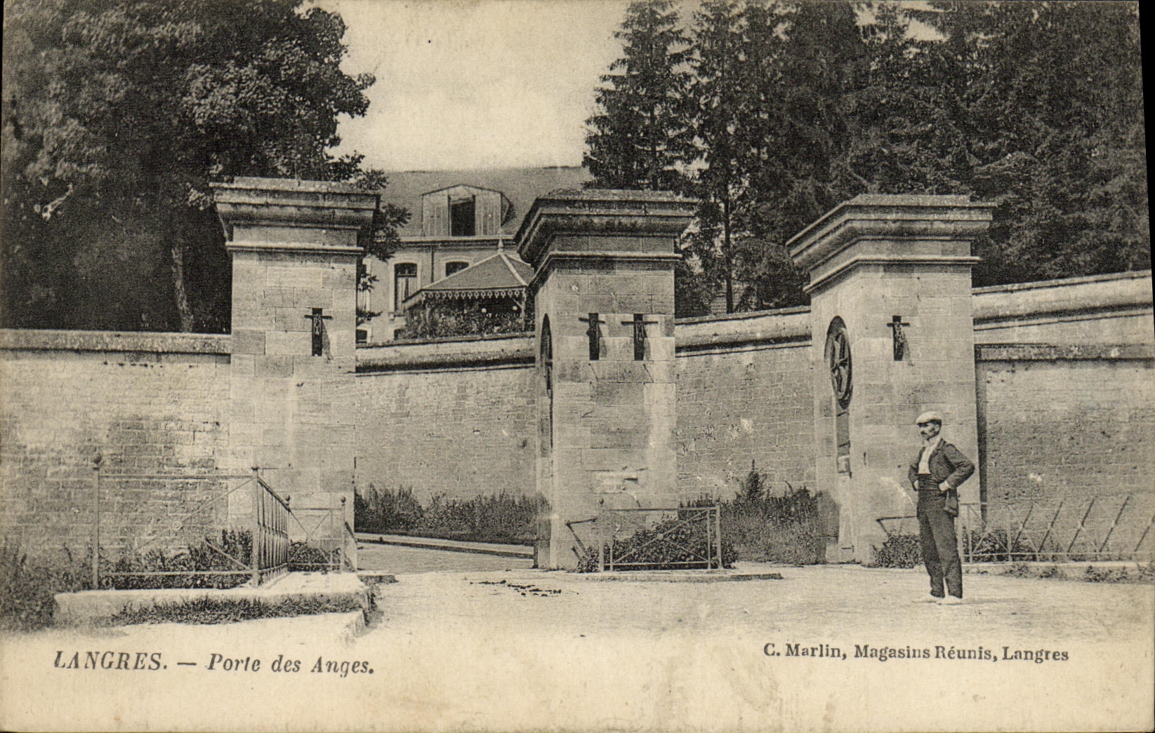 VINTAGE POSTCARD Langres Carries Angels