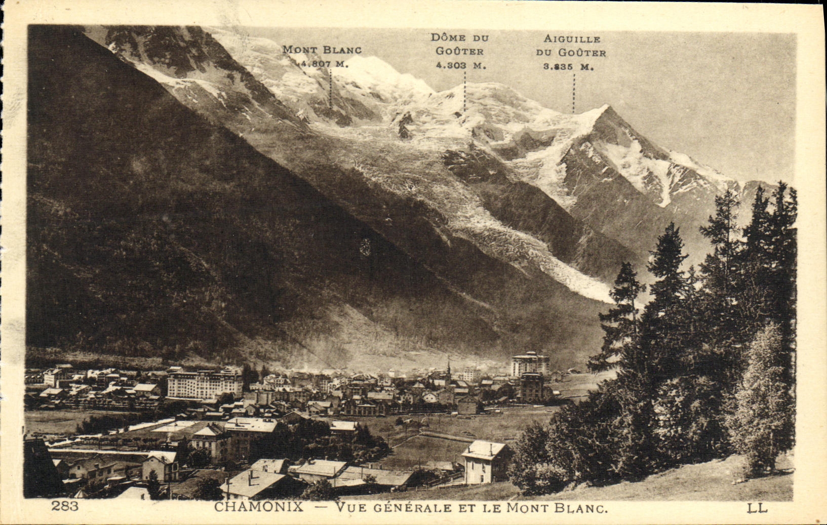 CPA Chamonix Vue Generale et Le Mont Blanc 