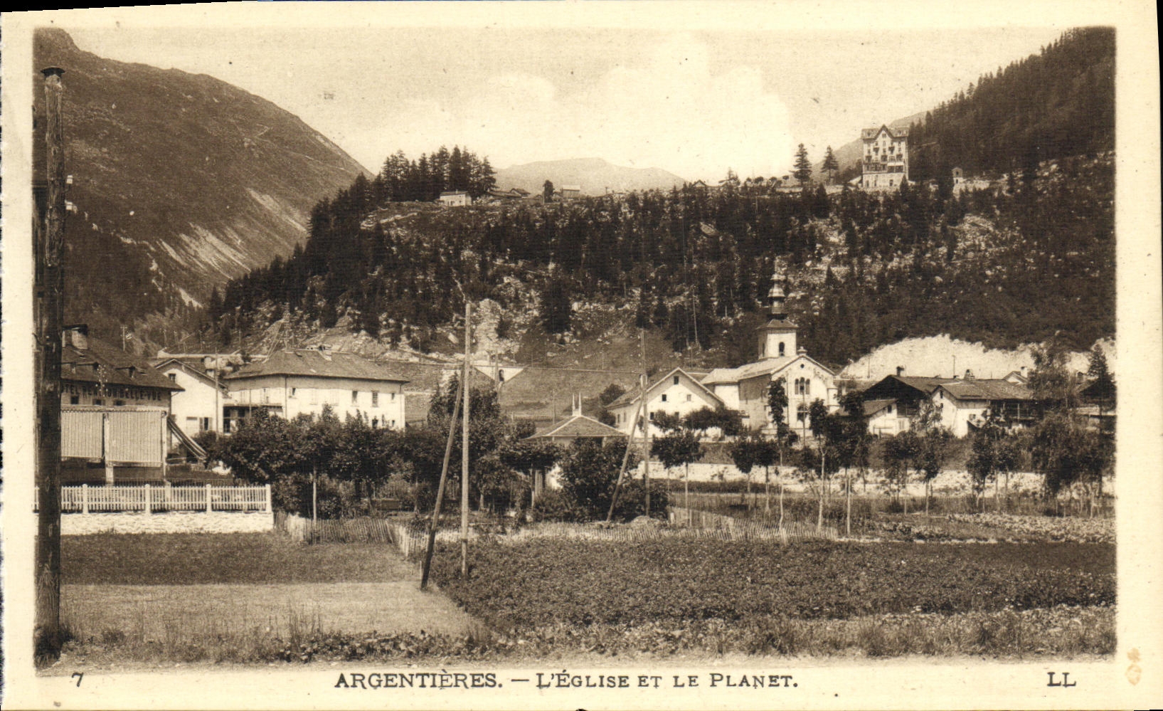 CPA Argentieres L'Eglise et le Planet 