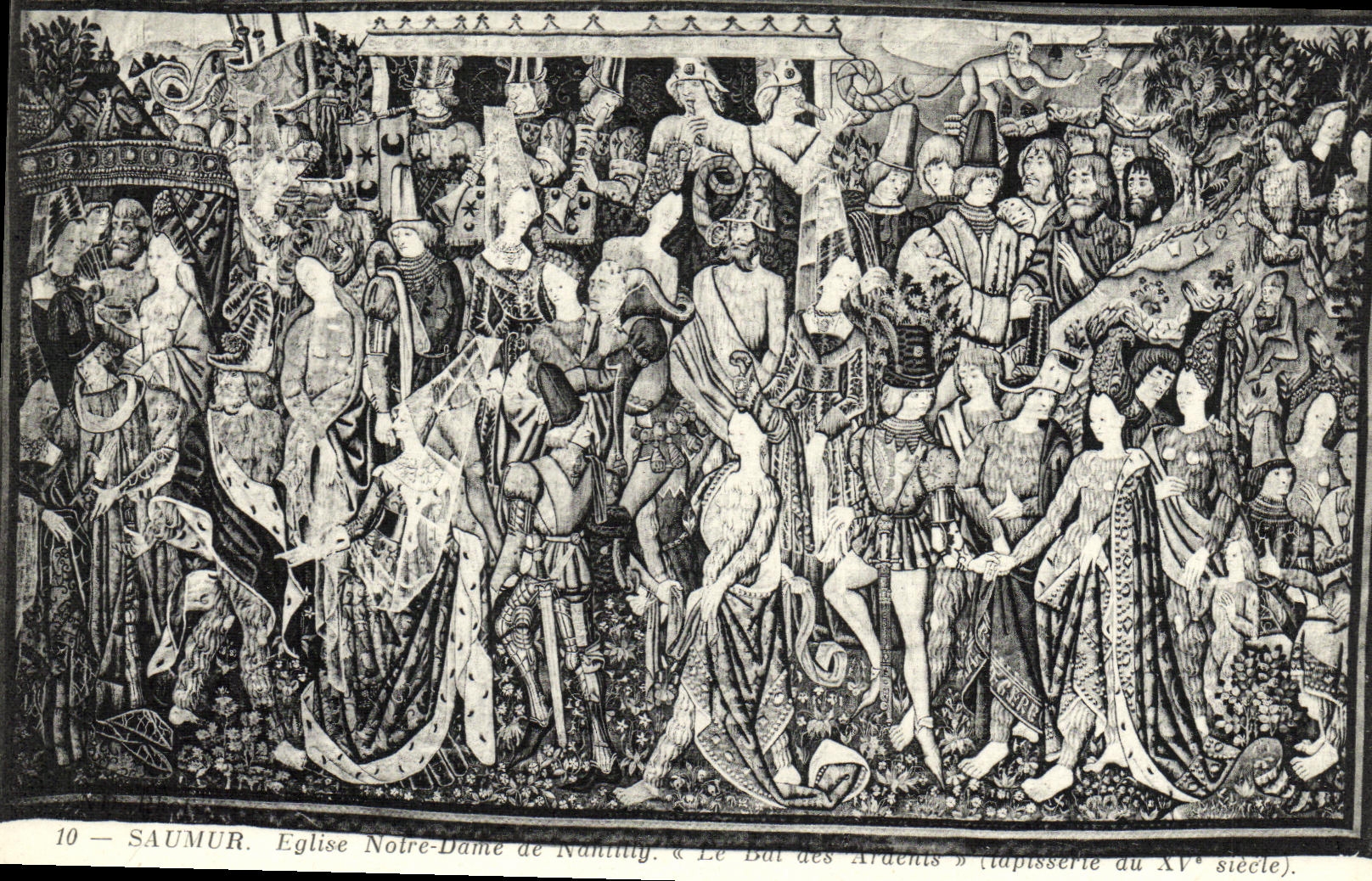 VINTAGE POSTCARD Saumur Church Notre Dame de Nantilly the ball of burning the Tapestry of 15th
