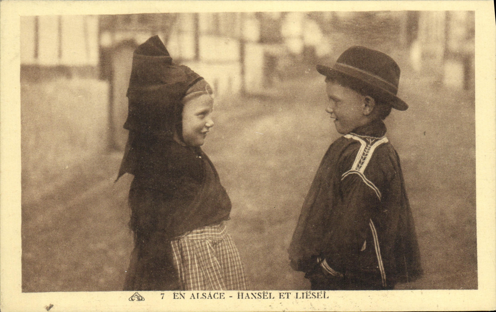 CPA En Alsace Hansel et Liesel Folklore