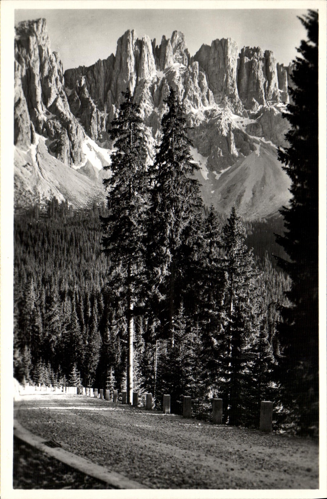 Dolomía Presso Carezza del delle de Strade de la POSTAL de la VENDIMIA