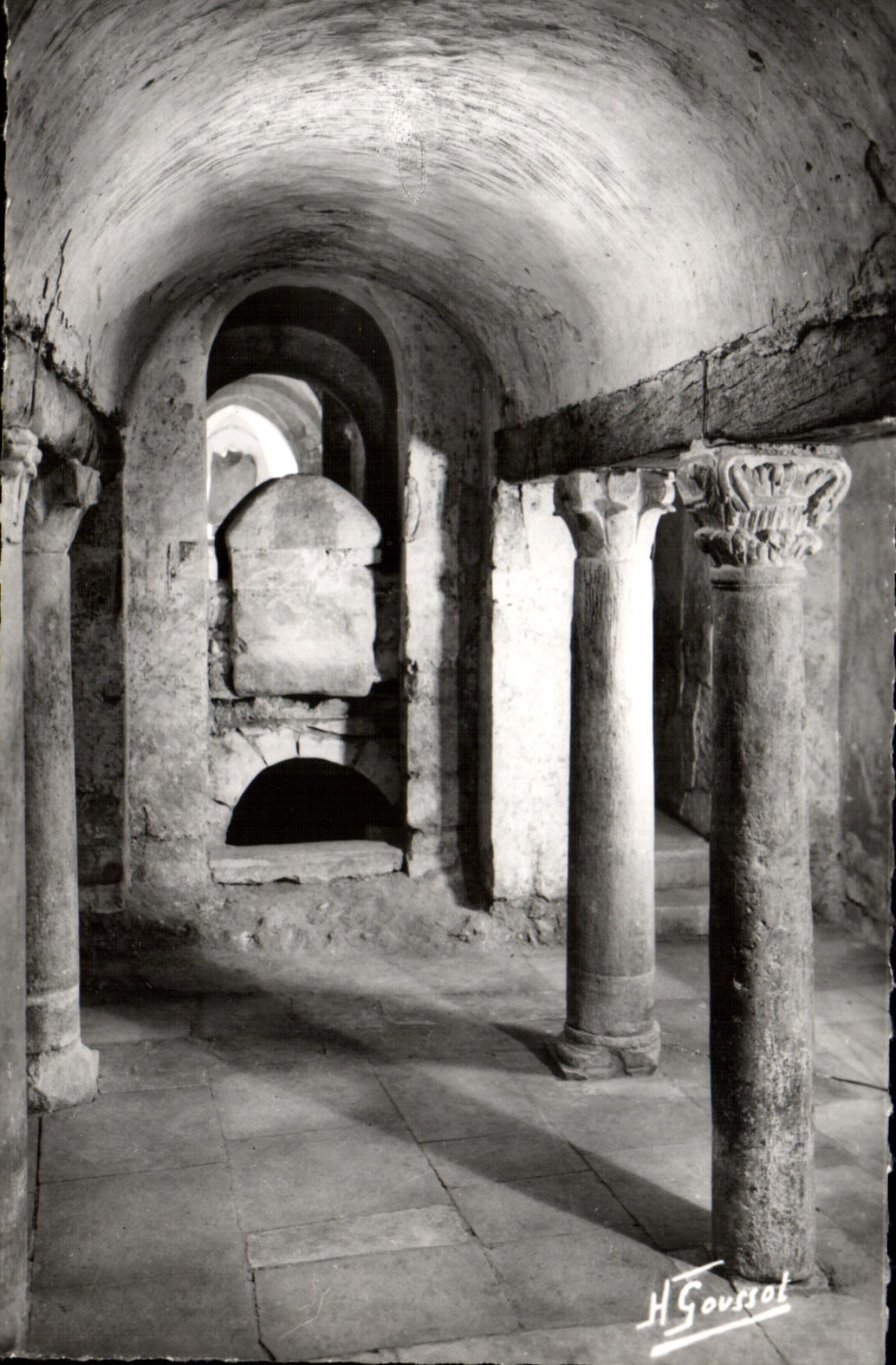 CPM Auxerre Crypte Carolingienne XI siecle tombeau de St Germain Sanctuaire 