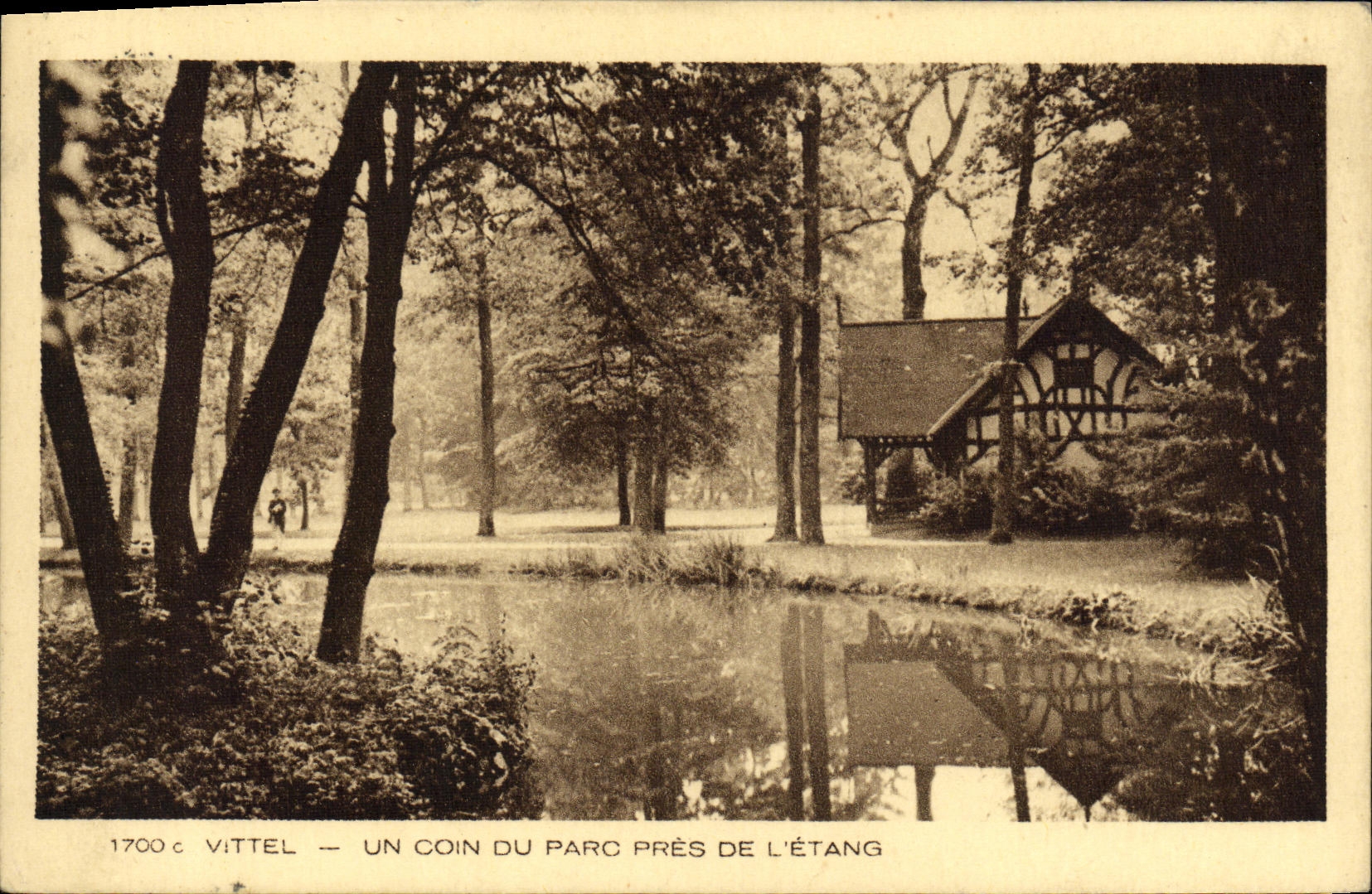 CPA Vittel un Coin du Parc Pres de L'Etang
