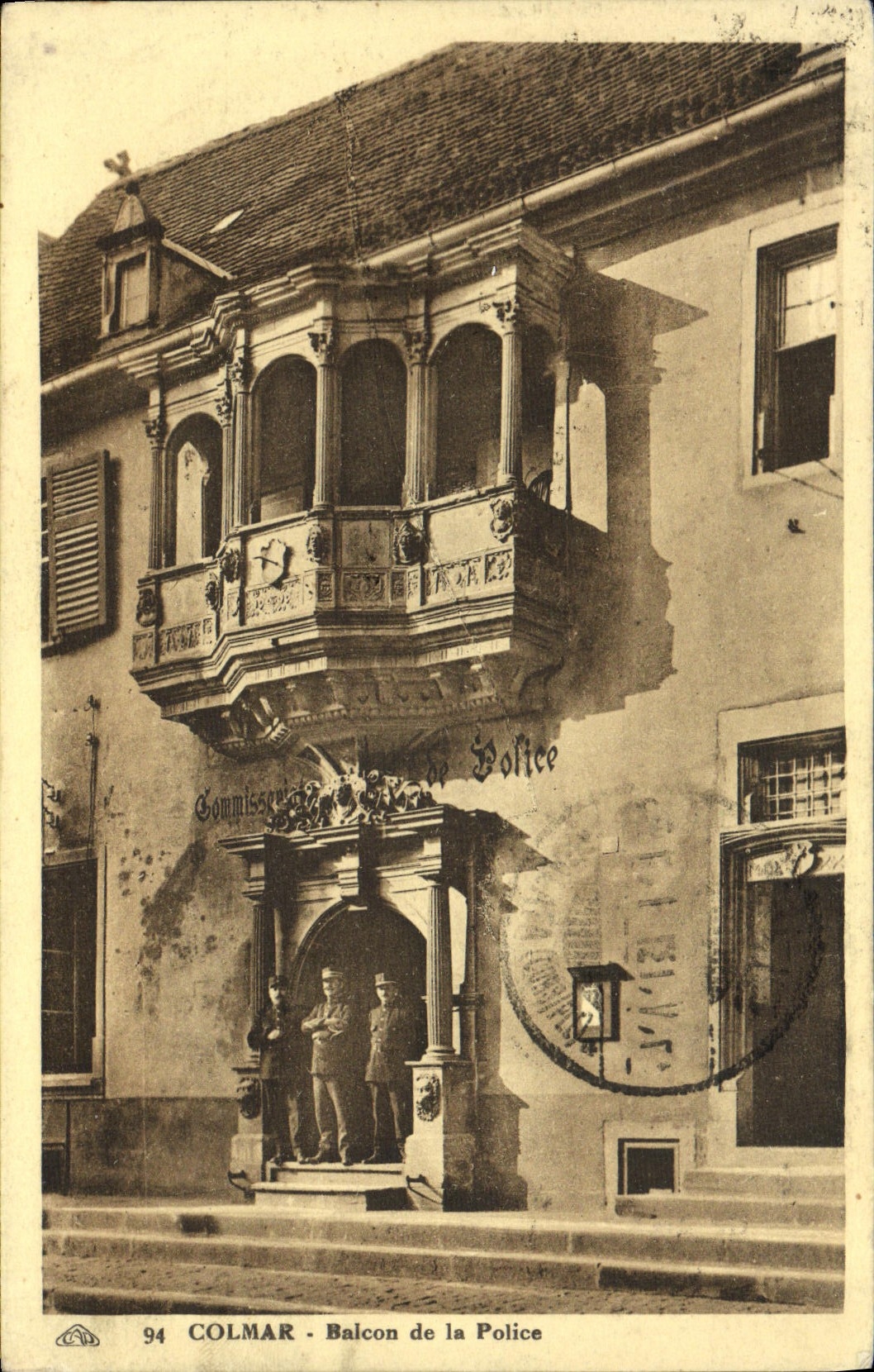 Balcón de Colmar de la POSTAL de la VENDIMIA de la fuerza de policía