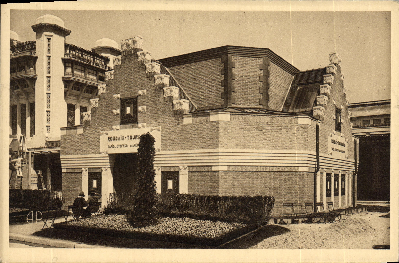 CPA Paris Exposition des Arts Decoratifs Pavillon des tissus et des etoffes d'ameublement de Roubaix et de Tourcoing 