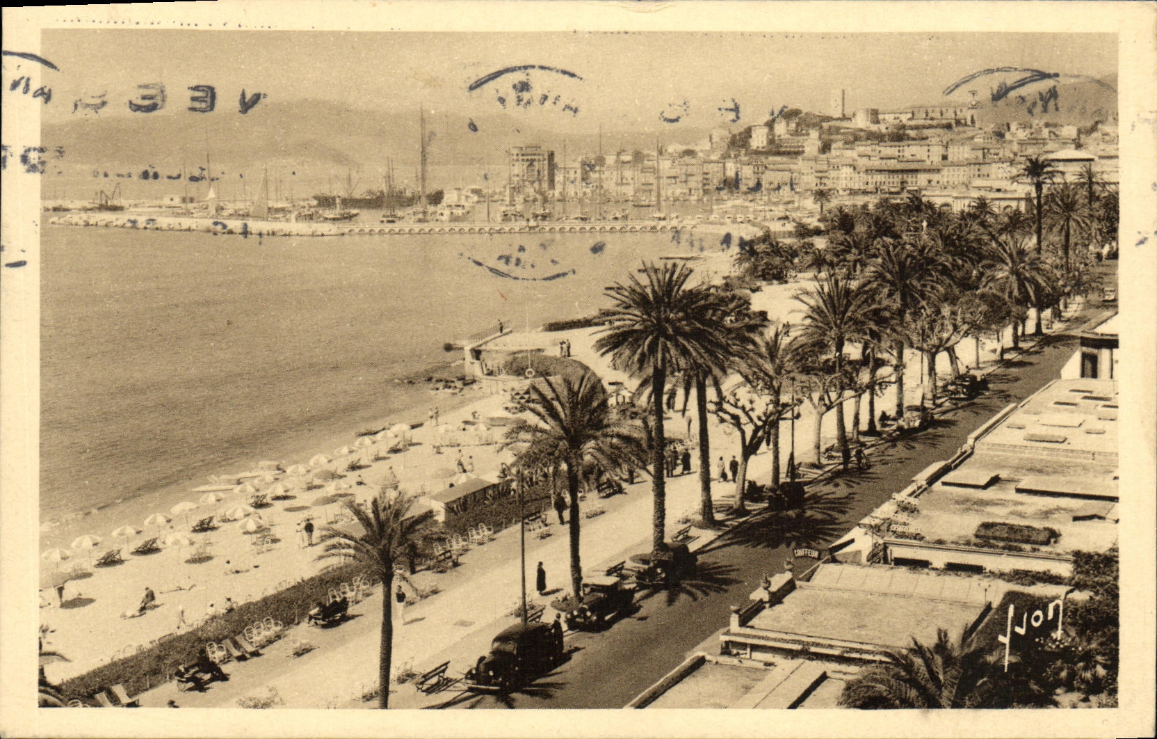 CPA Cannes La plage La croisette et le Mont Chevalier