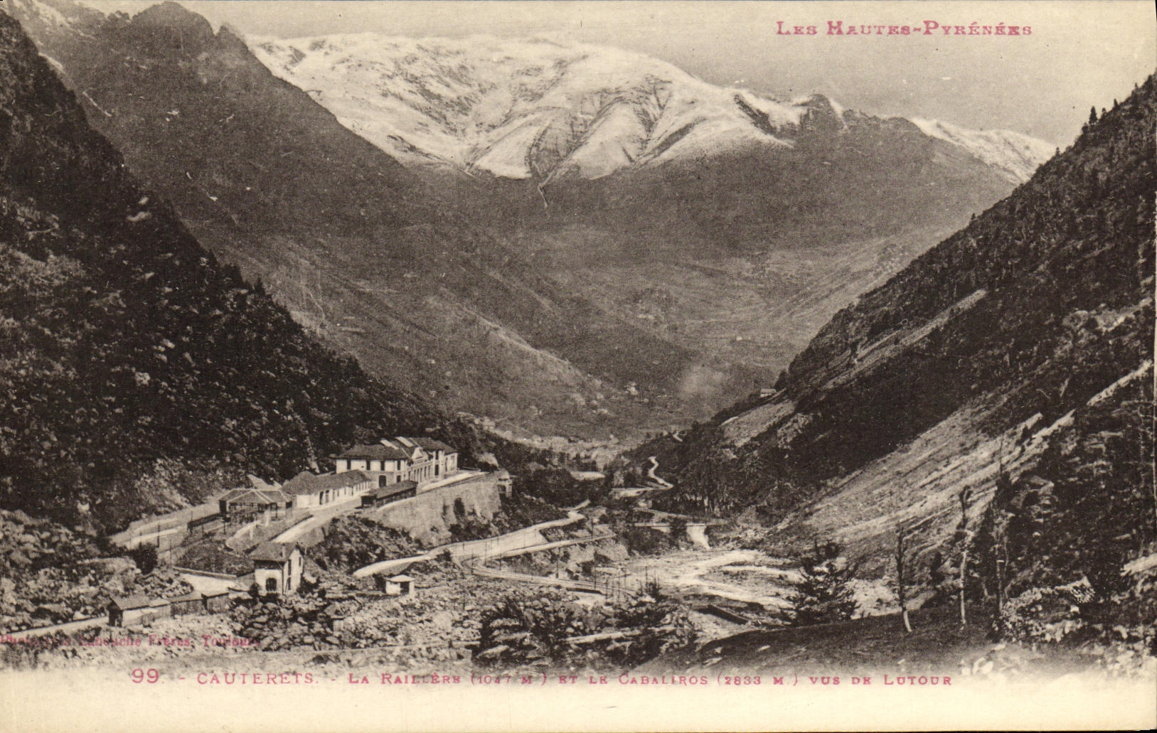 CPA Cauterets La Raillere et le Cabaliros vus du Lutour