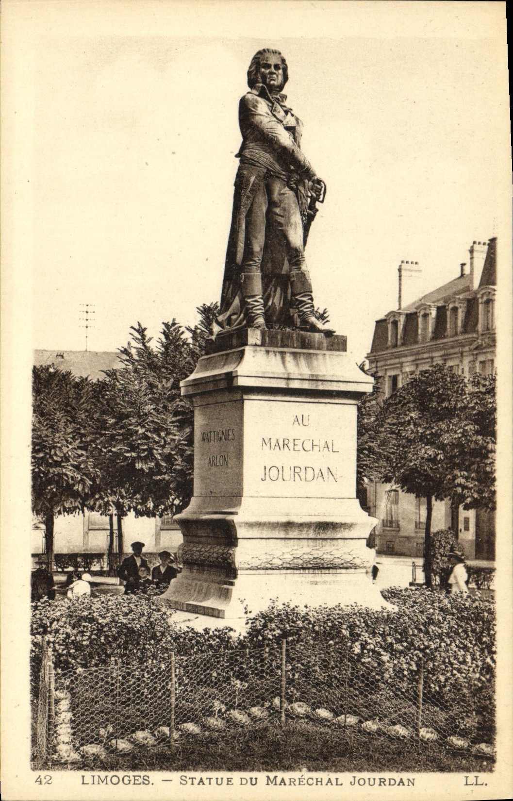 CPA Limoges Statue du Marechal Jourdan 