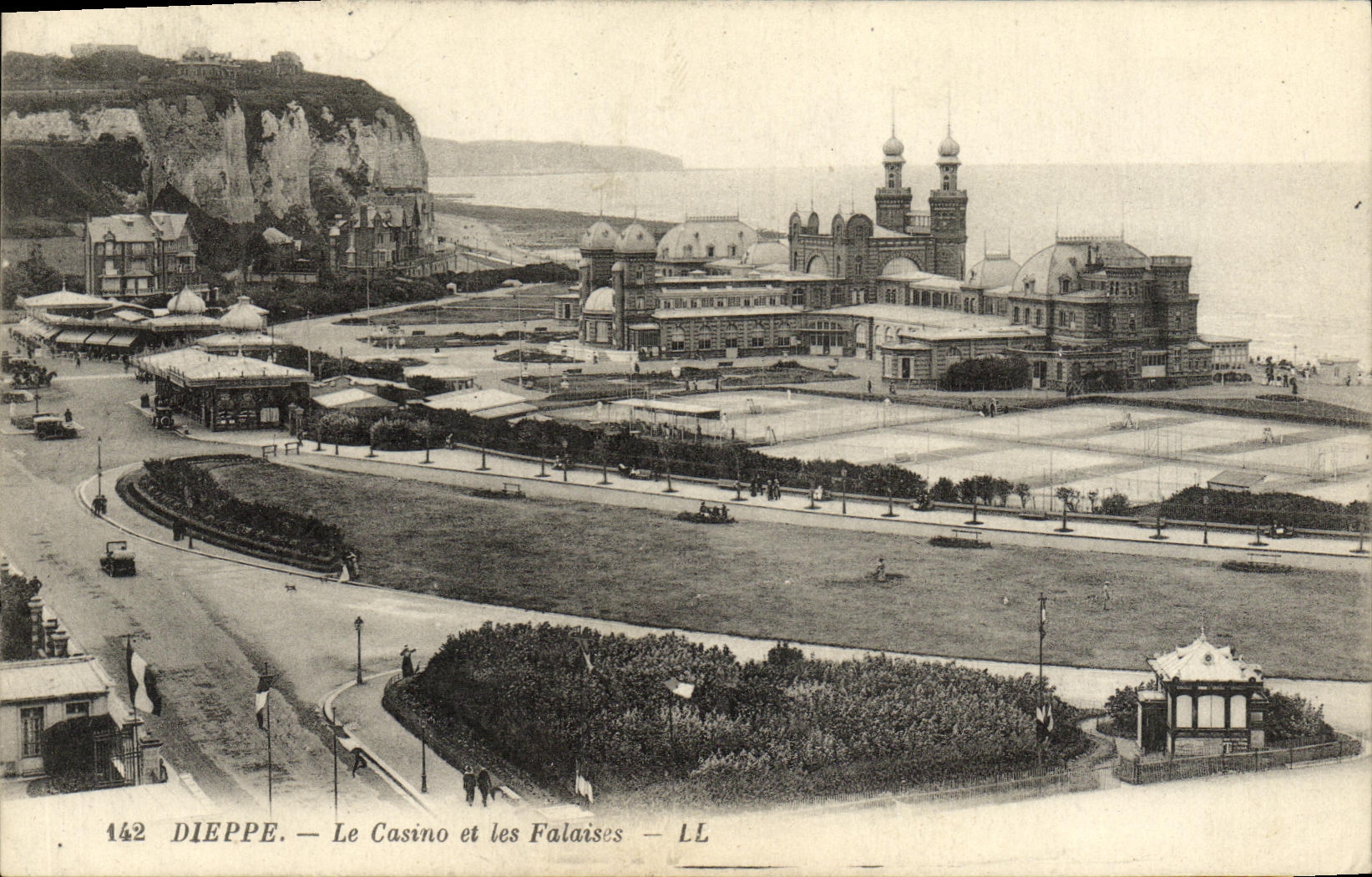 CPA Dieppe Le Casino et les Falaises 