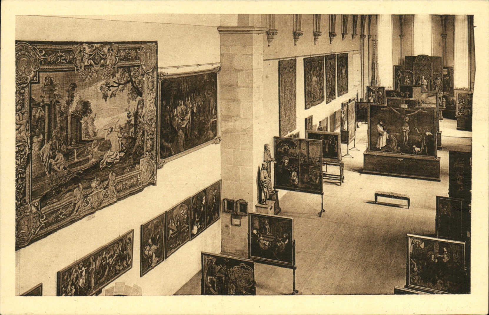 CPA Musee des Unterlinden a Colmar La chapelle et les peintures des primitifs