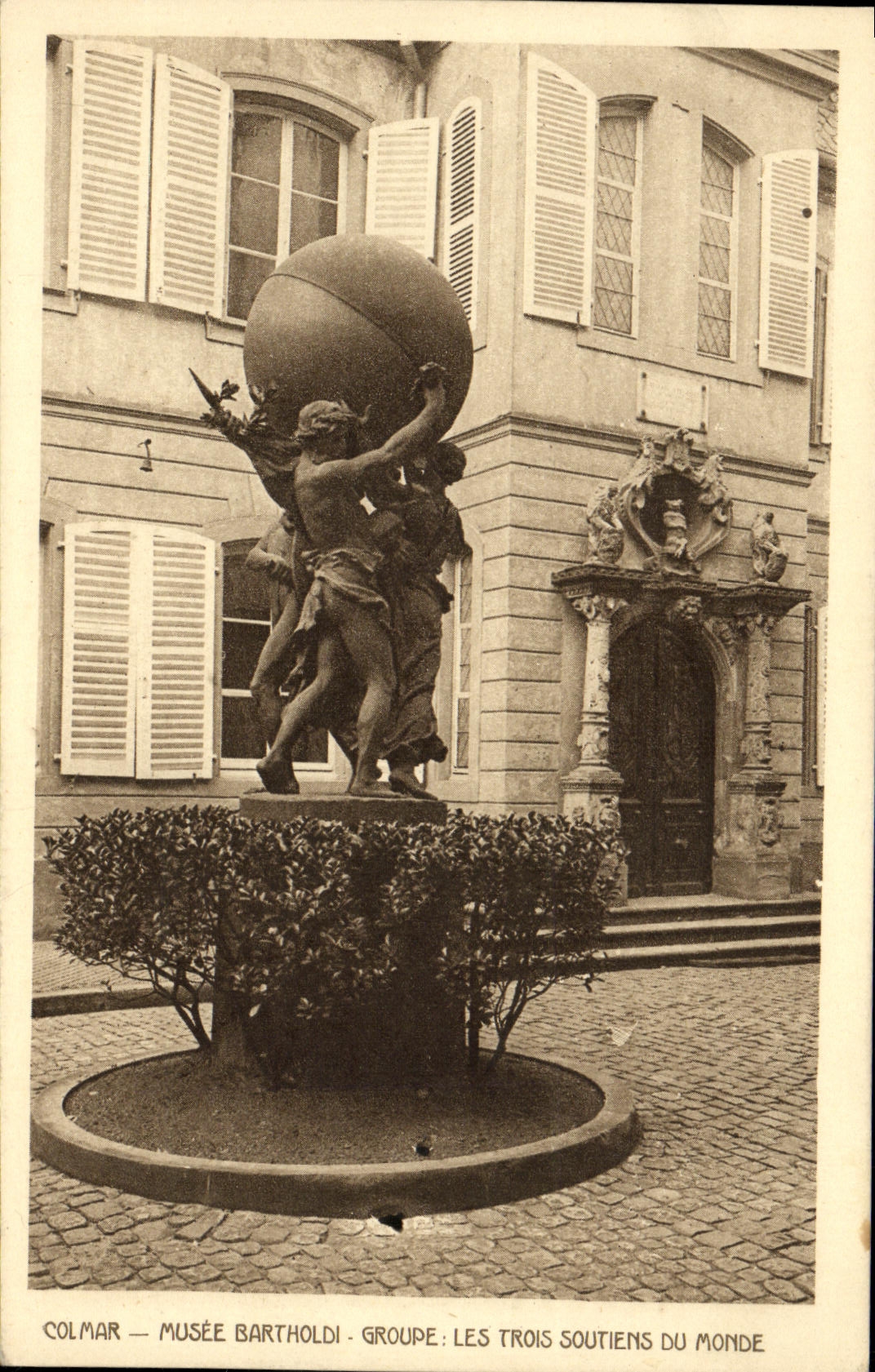 El museo de Colmar Bartholdi de la POSTAL de la VENDIMIA agrupa las tres ayudas del mundo