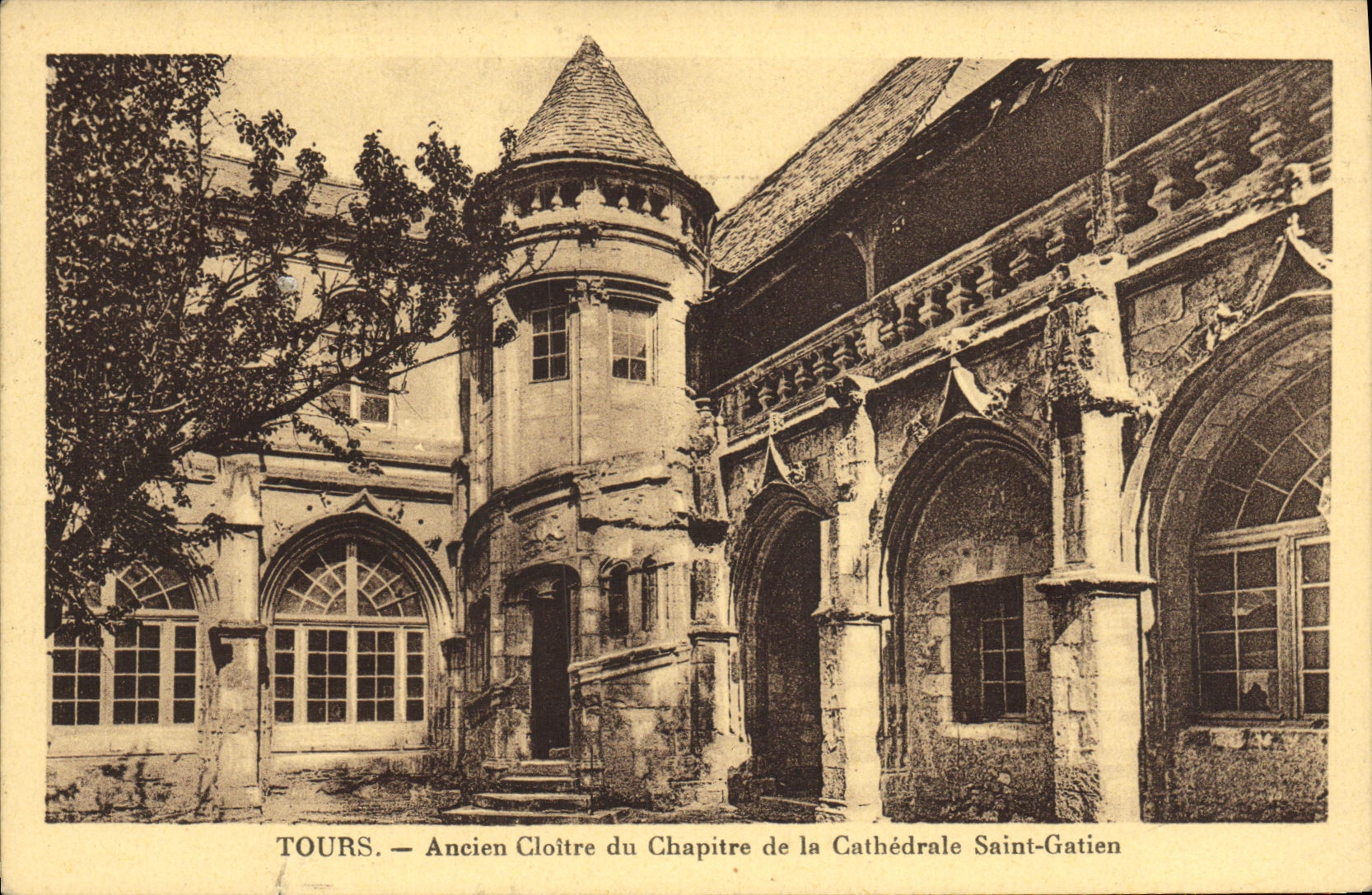 CPA Tours Ancien Cloitre du Chapitre de la Cathedrale Saint Gatien
