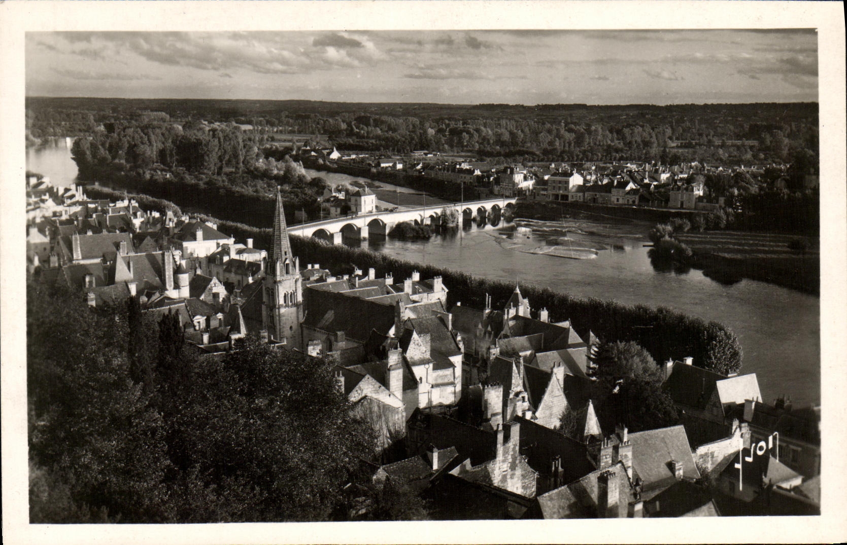 VINTAGE POSTCARD Chinon View on the city and comes it