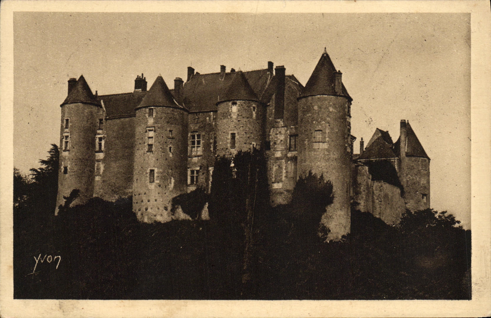 VINTAGE POSTCARD Soft France Loire ch4ateau Castle De Luynes