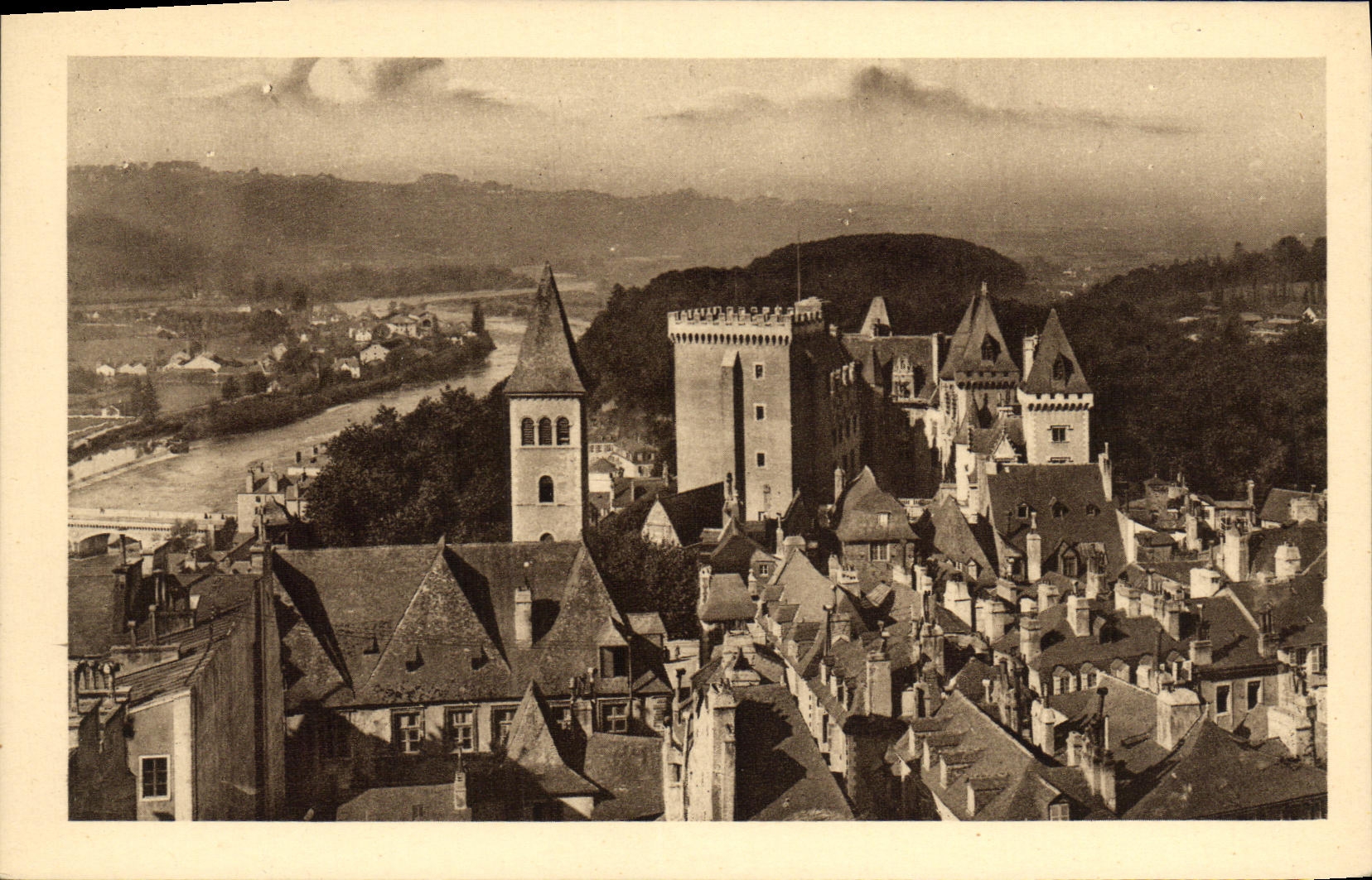 CPA Pau Le Vieux Quartier Du Chateau Et Le Parc National