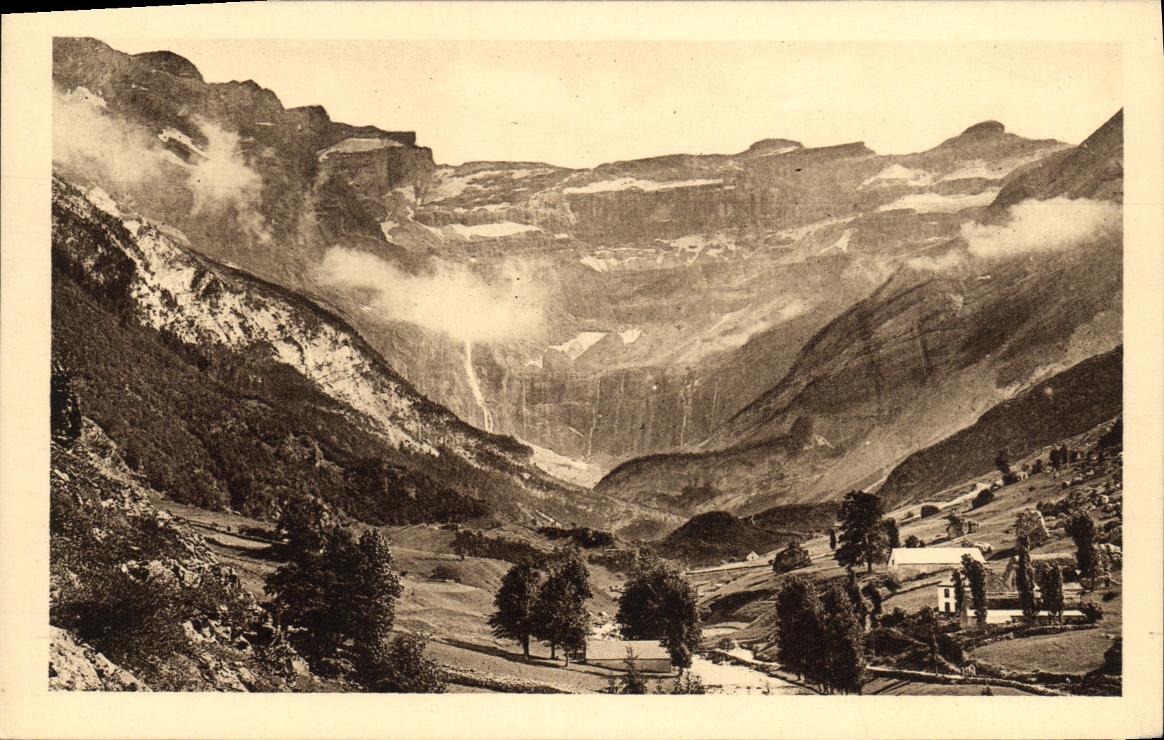 VINTAGE POSTCARD View of the circus of Gavarnie