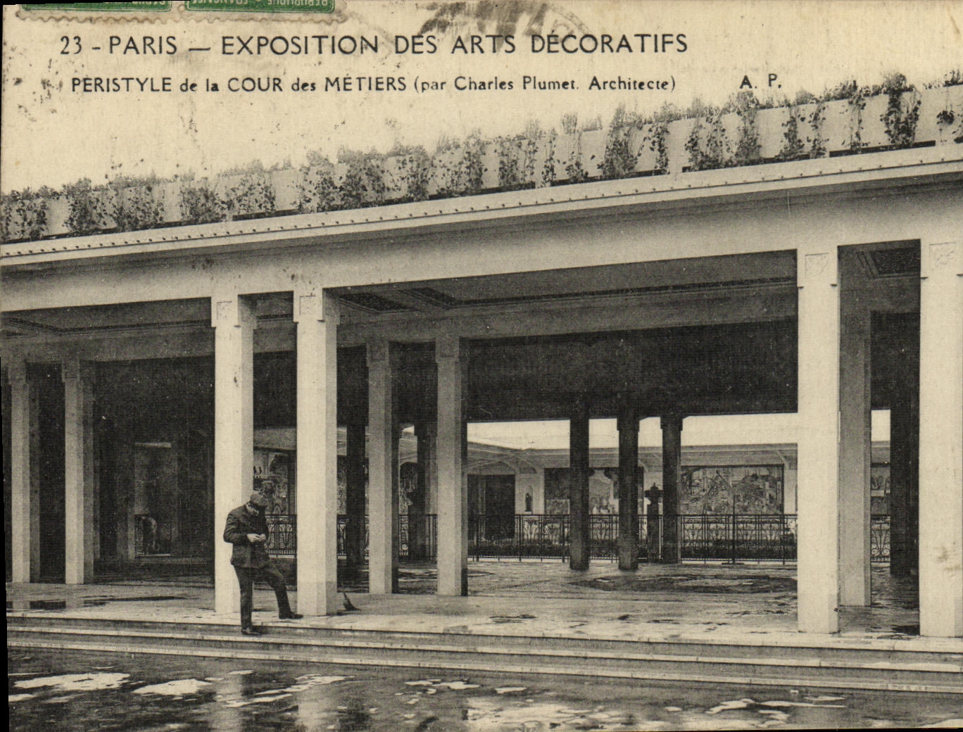 CPA Paris Exposition Des Arts Decoratifs Peristyle de la cour des metiers