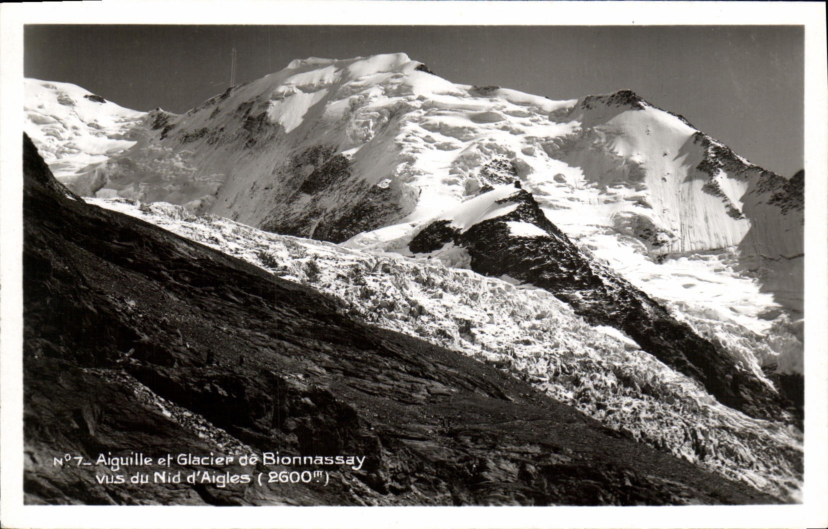 Aguja y Glacier De Bionnassay Seen de la POSTAL de la VENDIMIA de la aguilera