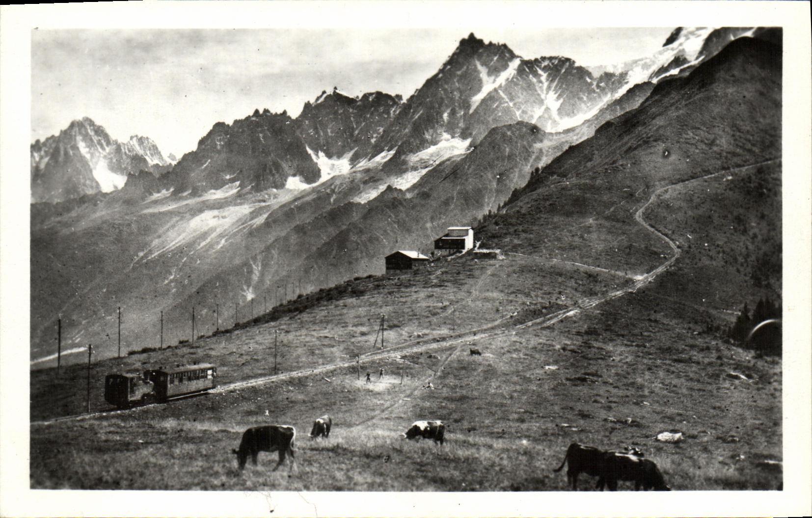 CPA Plateau De Bellevue Montee vers Voza et chaine des aiguilles Train