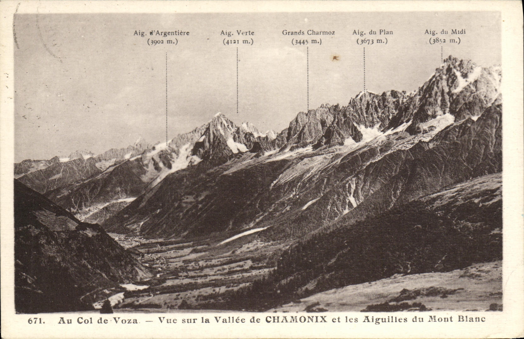 CPA Au Col De Voza Vue Sur La Vallee De Chamonix Et Les Aiguilles Du Mont Blanc