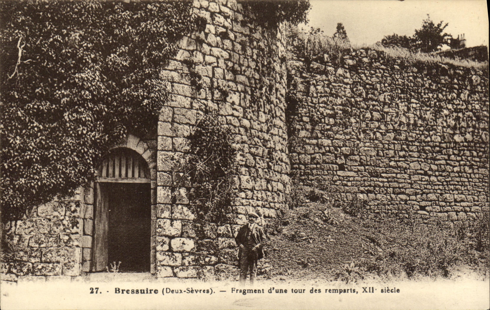 CPA Bressuire Fragment D'Une Tour des remaprts