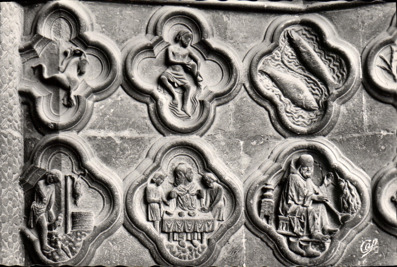 VINTAGE POSTCARD Amiens the Cathedral December February January