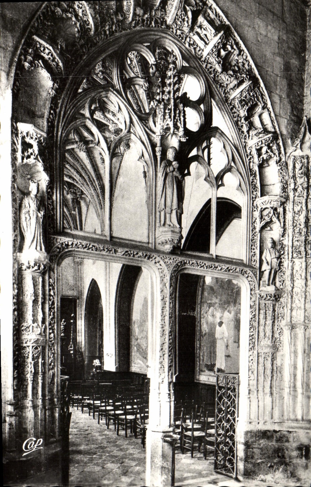 Calle de la POSTAL de la VENDIMIA La Chapelle del alcohol del St el pórtico interior