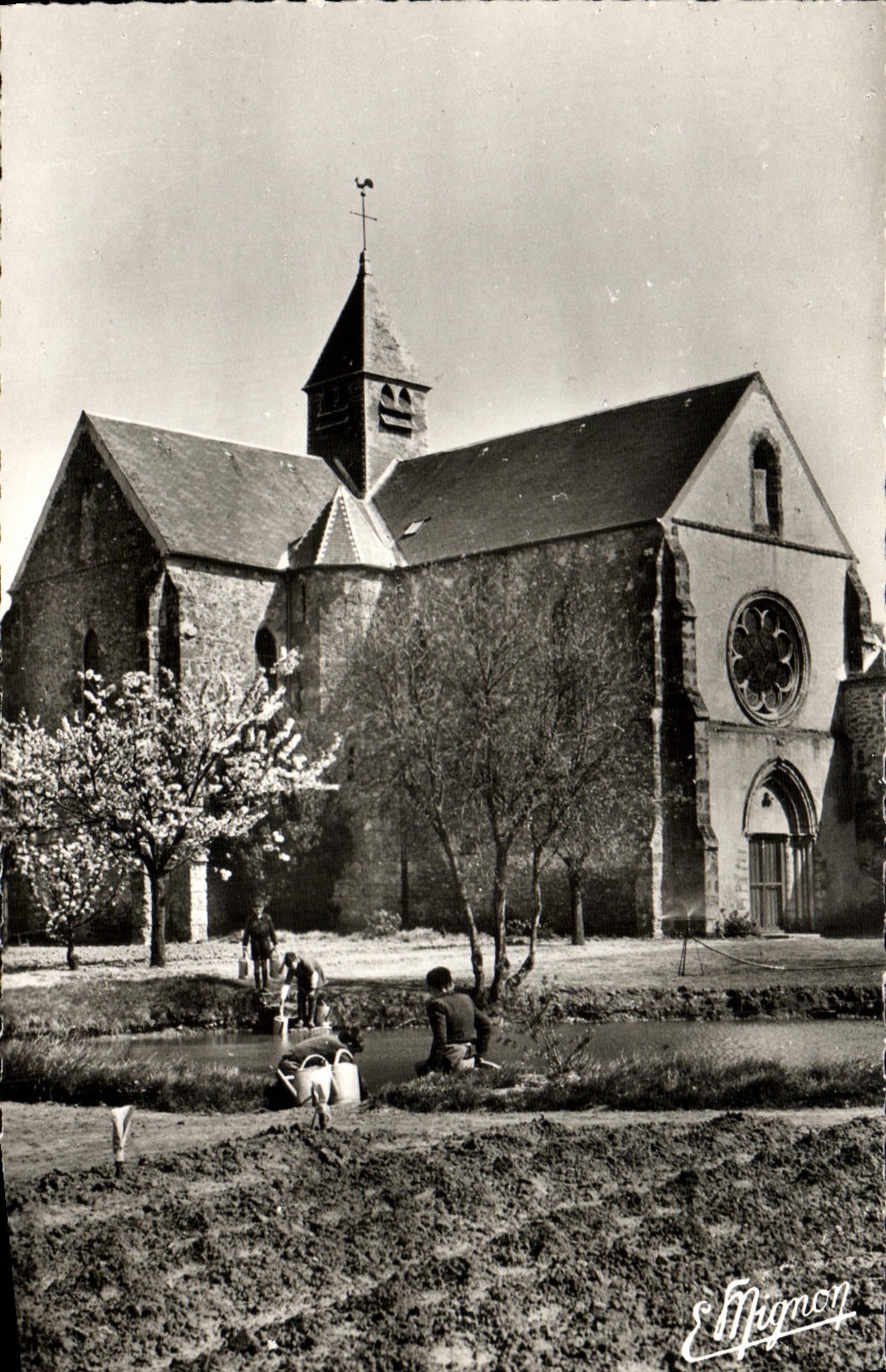 CPM Notre Dame De La Roche Levis Saint Nom Abbaye Du Portail De LA Chapelle