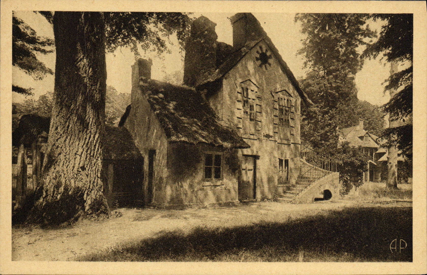 CPA Versailles Petit Trianon Hameau De Marie Antoinette Le moulin et la maison du seigneur