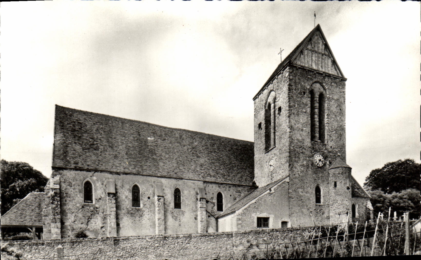 CPM Saint Leger En Yvelines L'Eglise Monument du 11eme