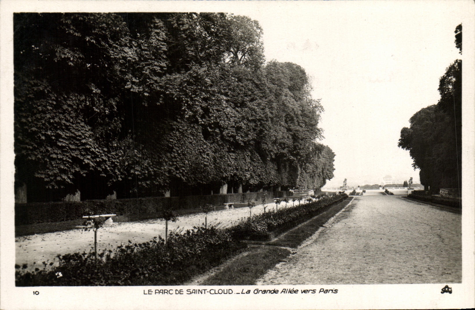 VINTAGE POSTCARD the Park Of Cloud Saint the Large Alley Towards Paris