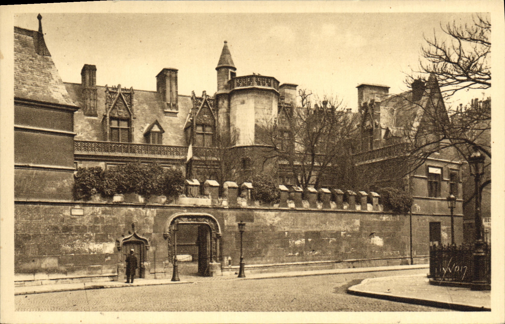 CPA Paris En Flanant Le Musee De Cluny