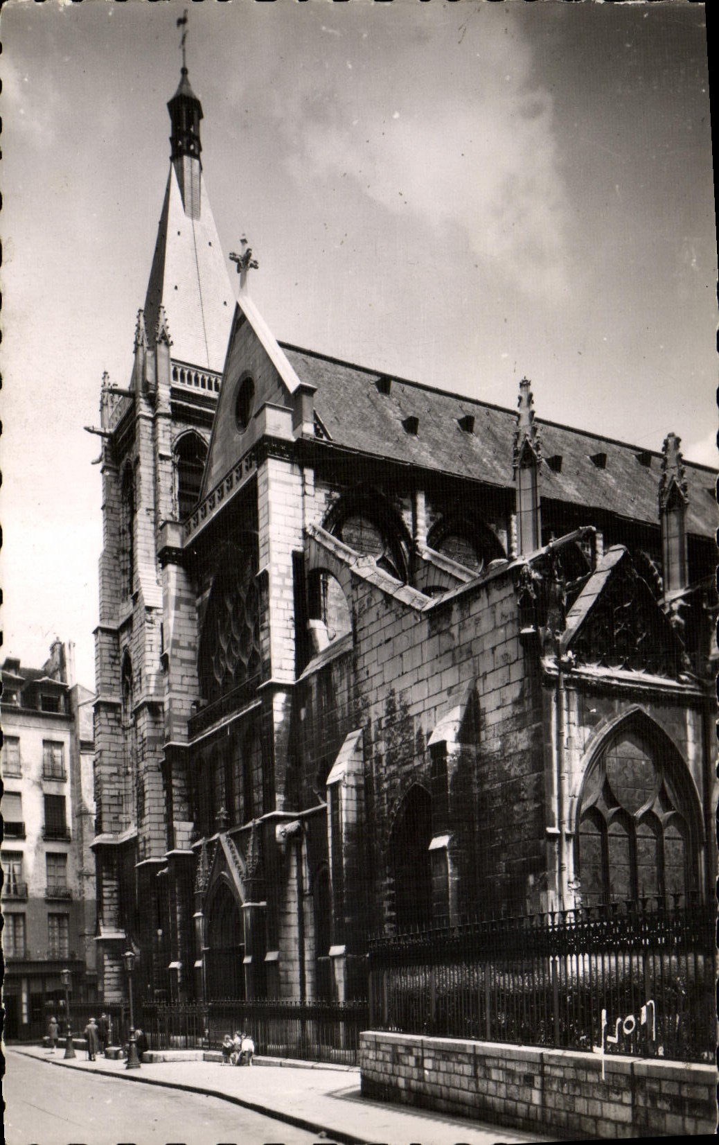 CPA Paris En Flanant Eglise Saint Severin