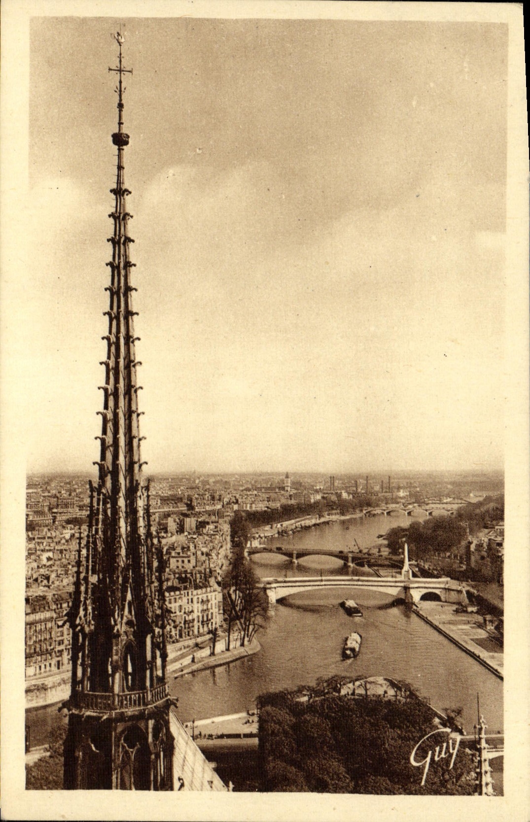 CPA Paris Ses Merveilles La fleche de Notre Dame