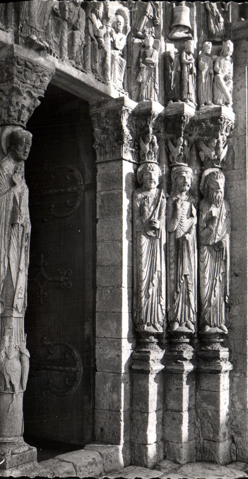 VINTAGE POSTCARD St Wolf De Naud Seen Partial Of the Right-sided of the gate