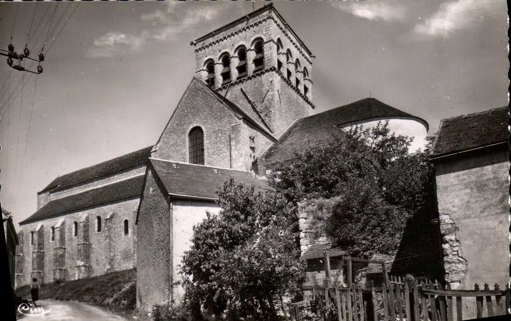 VINTAGE POSTCARD St Wolf De Naud Church Side Face