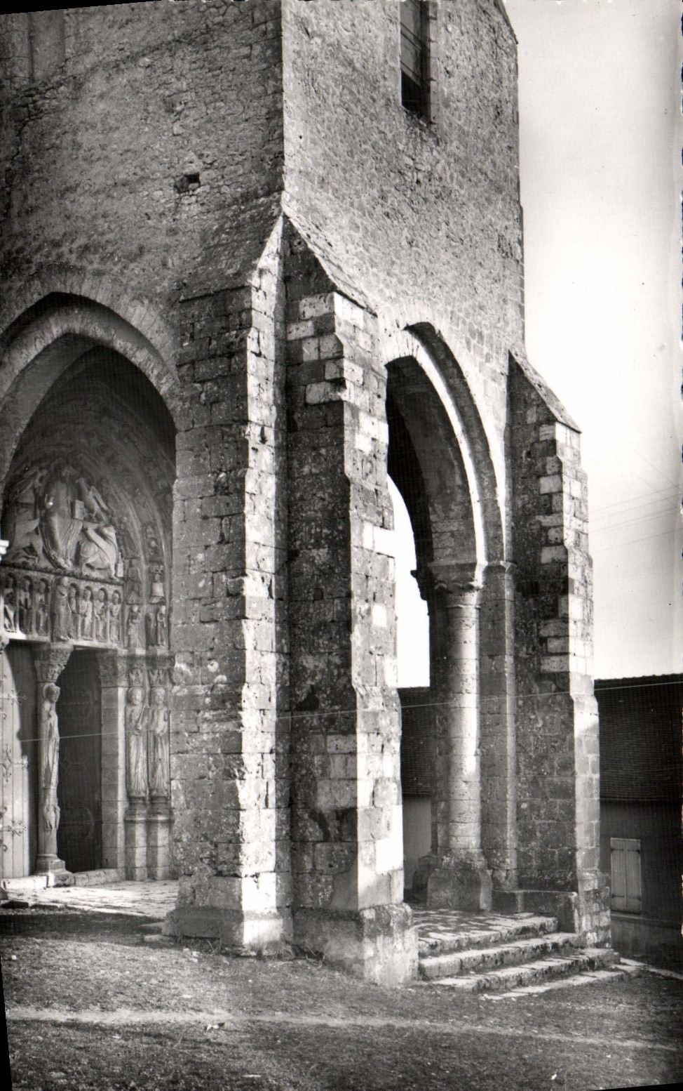 VINTAGE POSTCARD St Wolf De Naud Romance Church the bell-tower the central tower