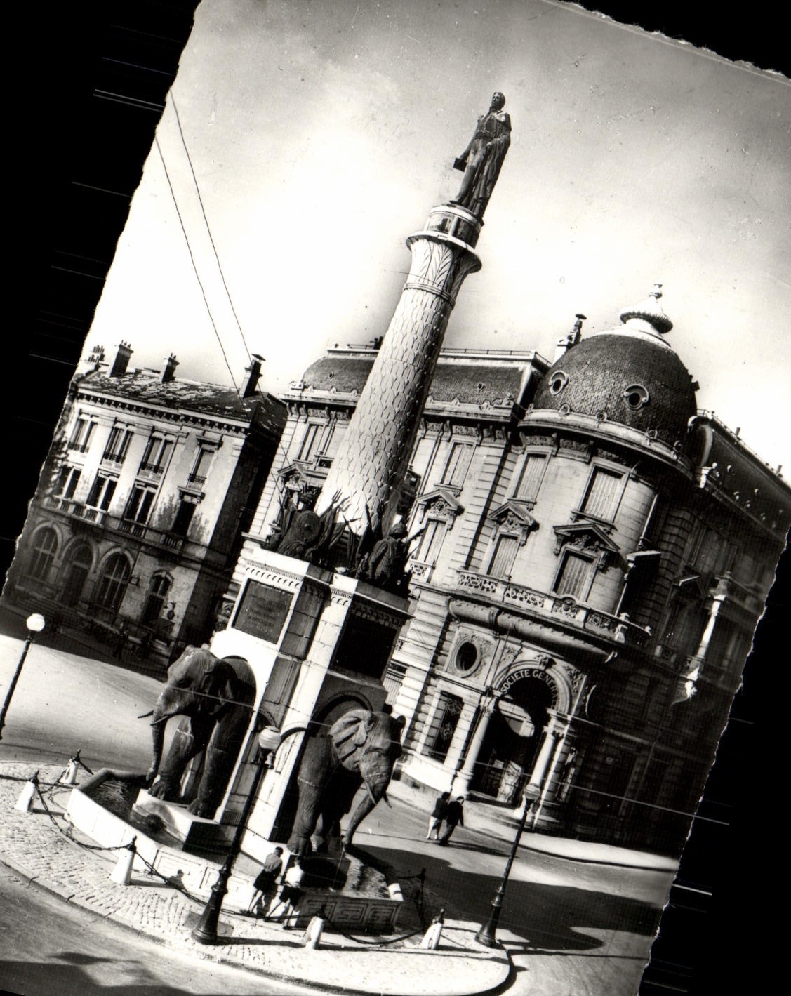MODERN CARD Chambéry the Fountain Of the Elephants and the statue of General of boigne
